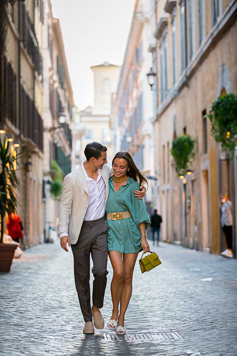 Walking away photography during a Rome engagement photoshoot by the Andrea Matone photography studio