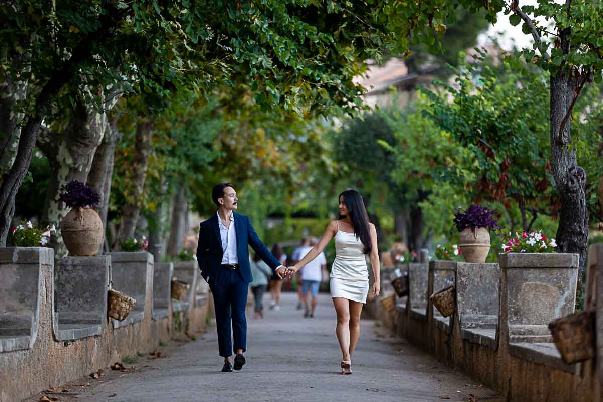 Walking together hand in hand in Villa Cimbrone's lush green park