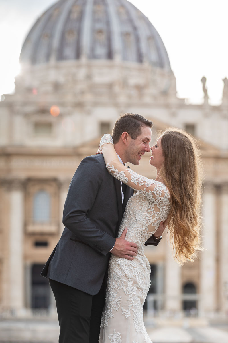 Couple portrait in wedding attire photographed in San Pietro. Honeymoon in Rome 