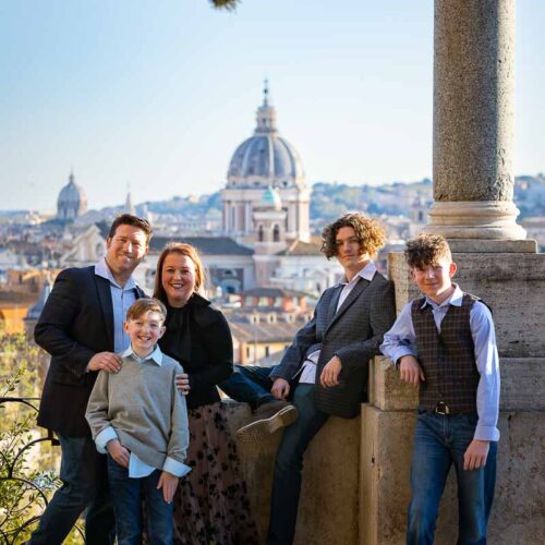 Close up family photo shoot in Rome in a typical and characteristic roman scene