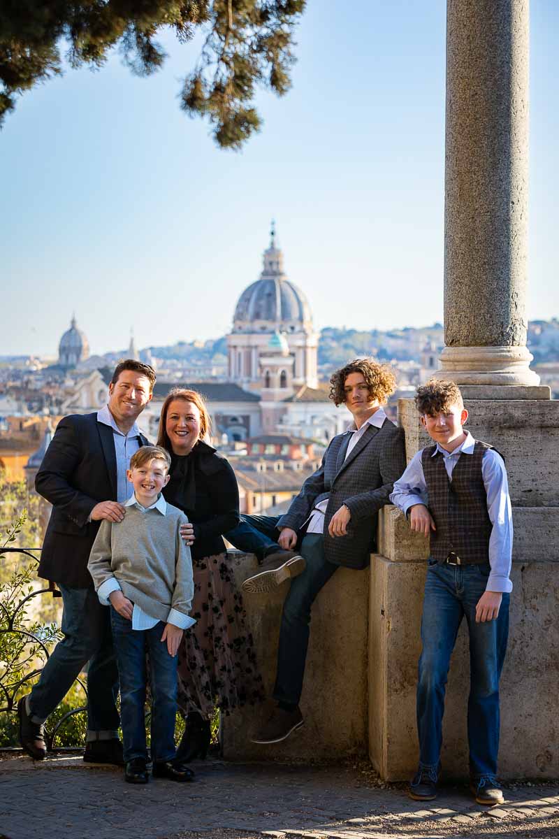 Close up family photo shoot in Rome in a typical and characteristic roman scene 
