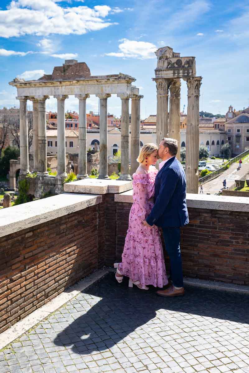 Full view. Couple photography at the Roman Forum. Rome. Italy.