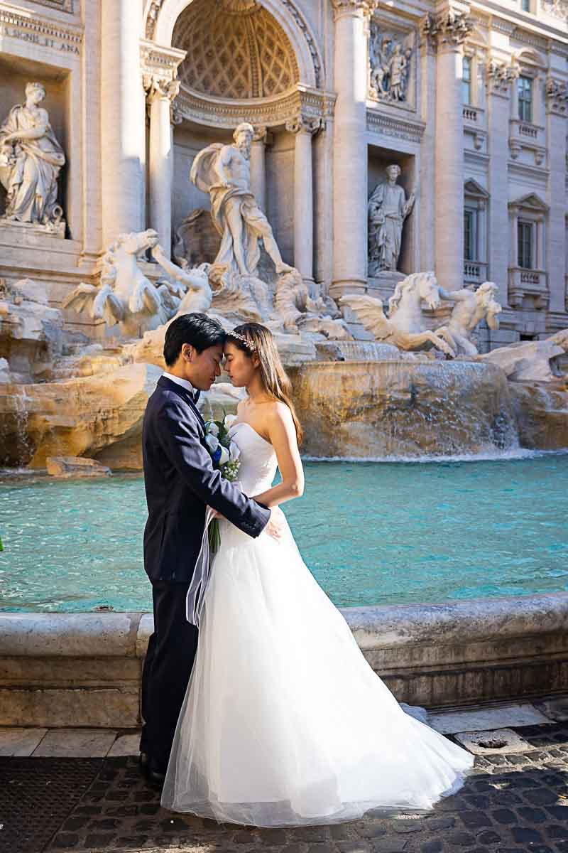 Rome pre wedding photos taken at the Trevi fountain 