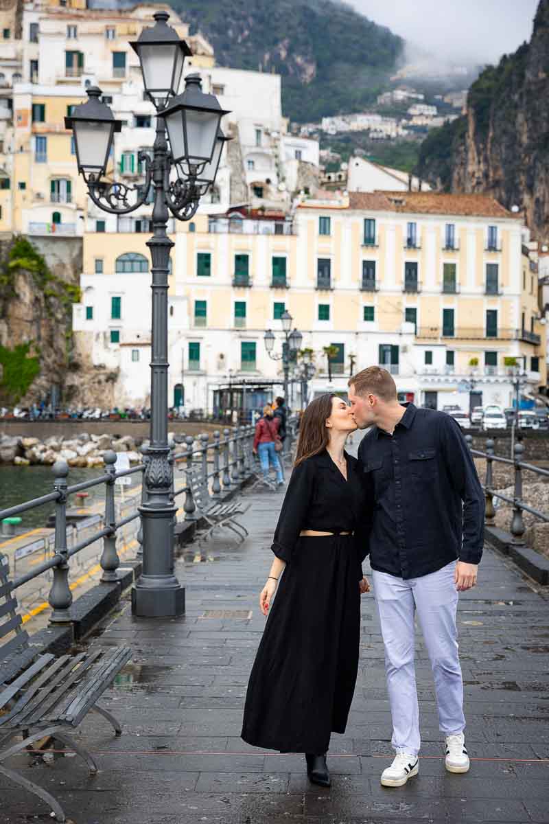 Kissing on the town pier engagement photography in Amalfi
