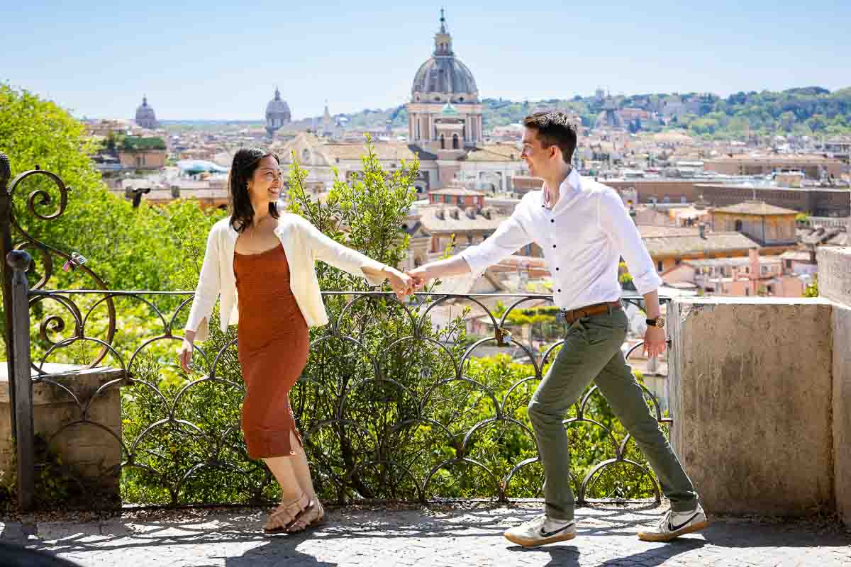 Sense of urgency which makes out for nice romantic pictures to be taken during a photo shoot in Rome