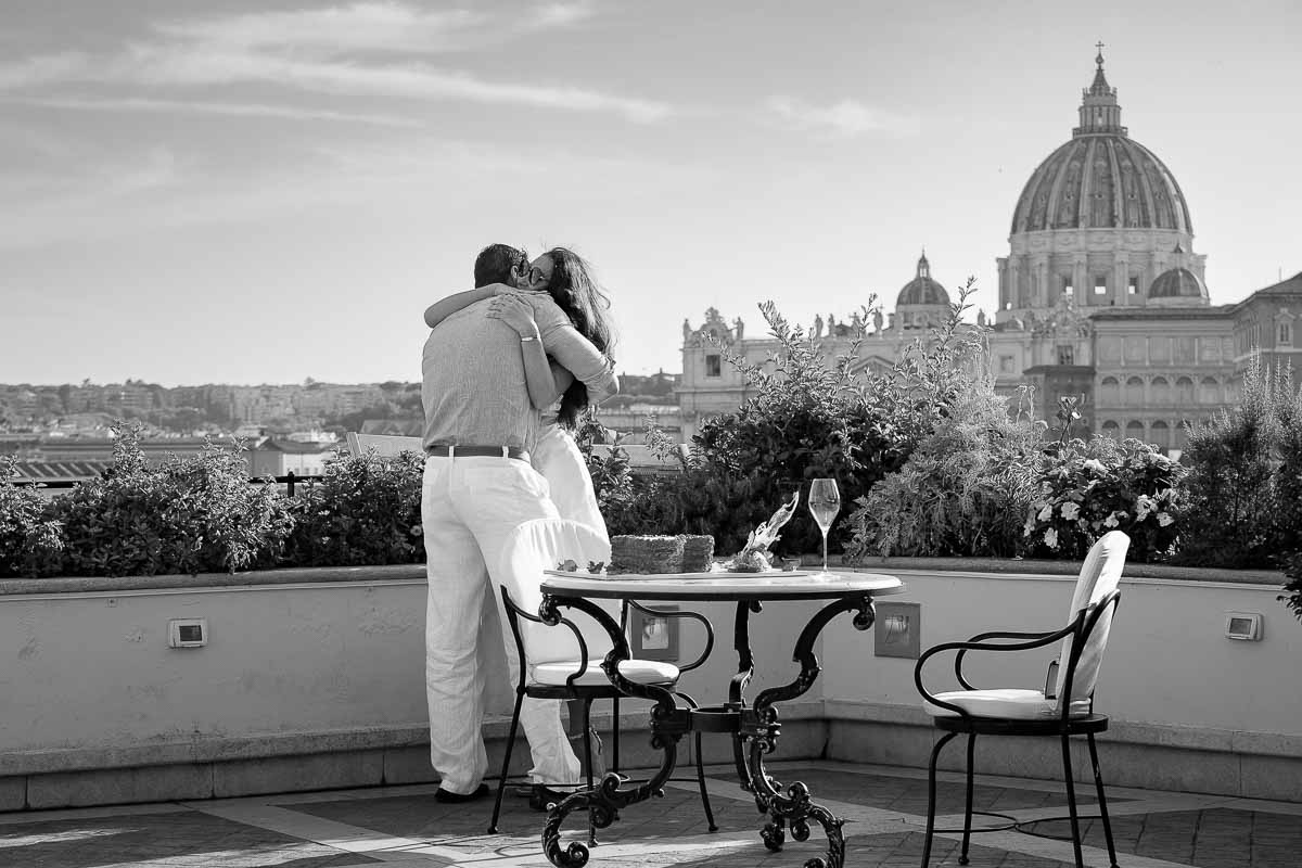 Couple embracing in black and white photography on a terrace in Rome during an engagement proposal in Rome