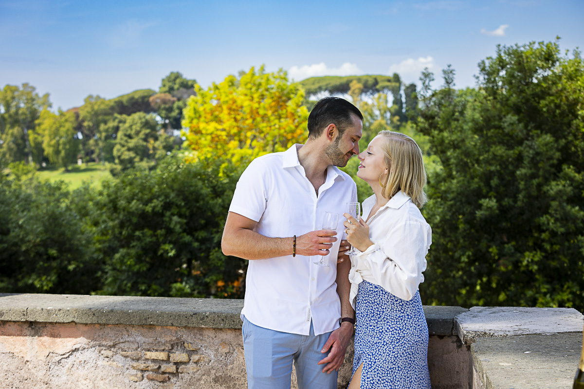 Couple in Love in Rome during a photoshoot 