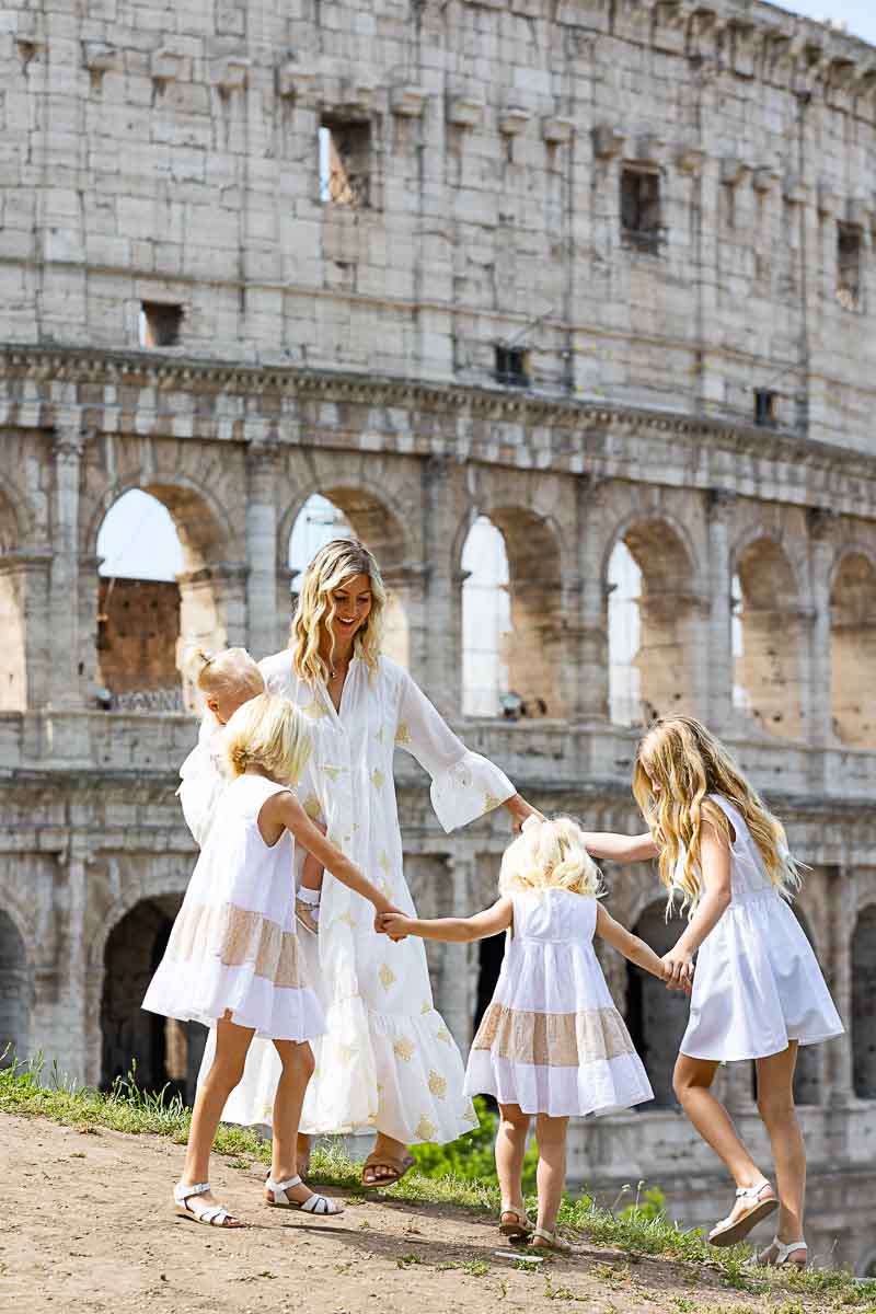 Family photoshoot in Rome at the Coliseum 
