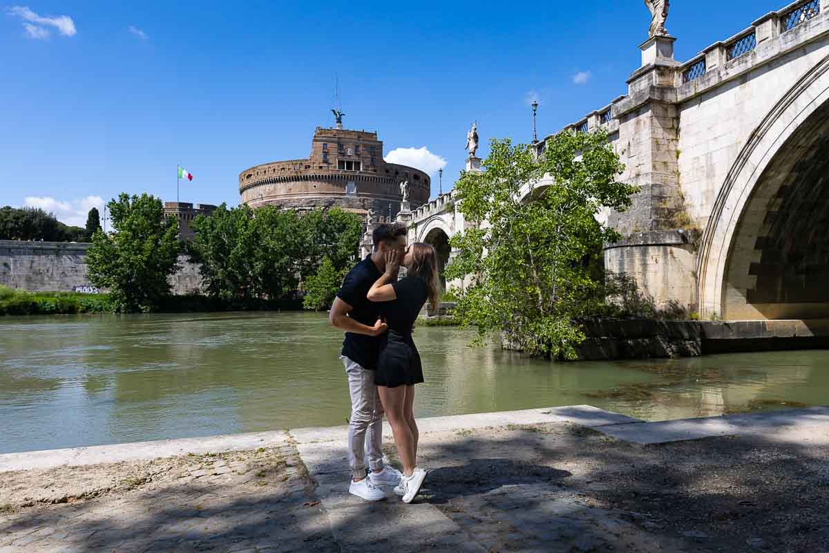 Kissing under Castel Sant'Angelo bridge during a Rome photoshoot
