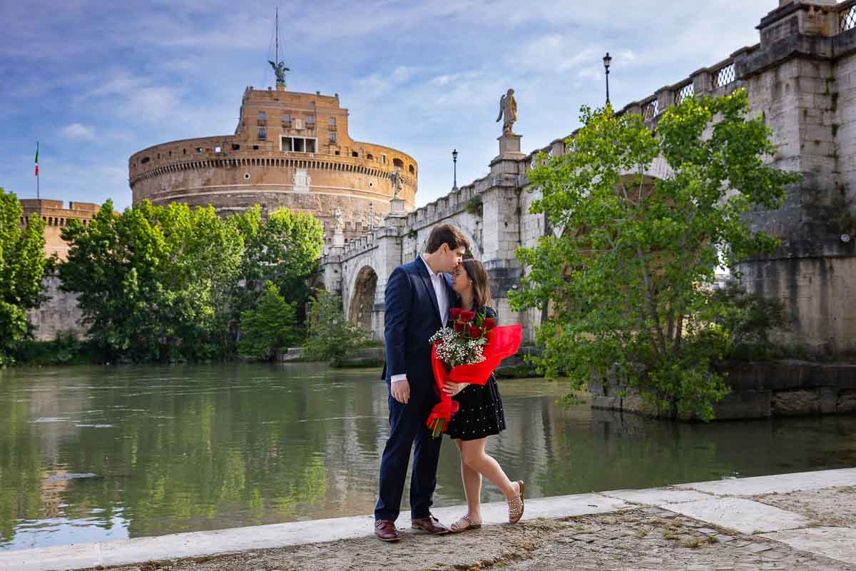 Wide angle photography of a couple just engaged in Rome Italy with a photographer session immortalizing this special moment