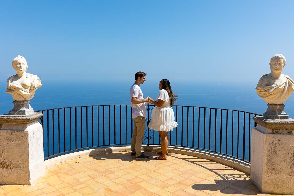 Engagement proposal photo session in Ravello on the Infinity terrace