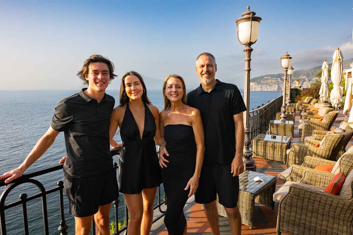 Family photo posed by the terrace overlooking the Sorrentino seaside 