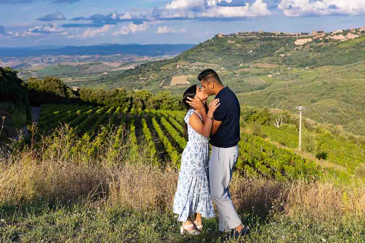 Engagement photography session taken on a Tuscany hill in Montalcino. Proposing in tuscany 