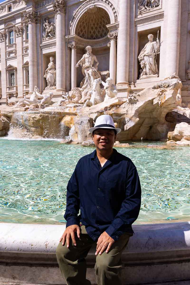Father portrait during a family photo shoot in Rome's Trevi fountain 