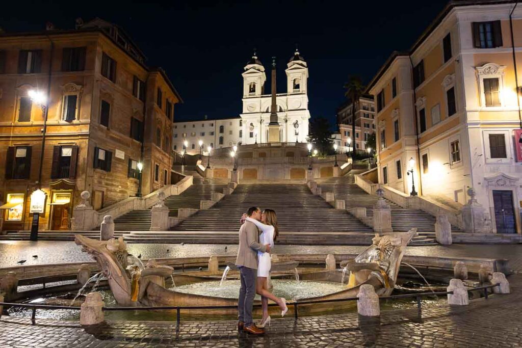 Love story photo session in Rome couple taking pictures at the bottom of the Spanish steps in the very early morning