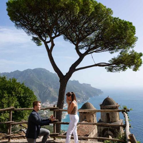 Villa Rufolo proposal in Ravello Italy. Asking the big question with a knee down proposal