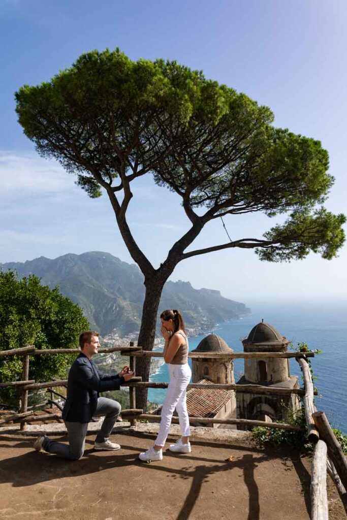 Villa Rufolo proposal in Ravello Italy. Asking the big question with a knee down proposal