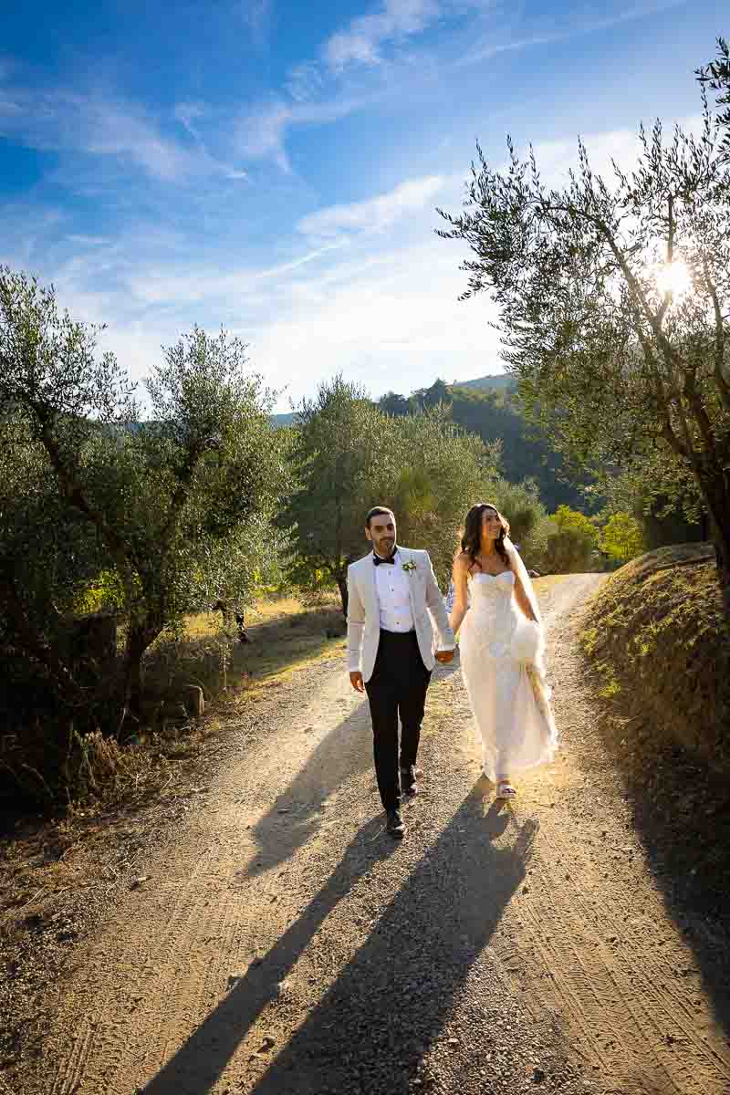 Newlyweds walking together after having taken wedding photos in Tuscany wedding photography 