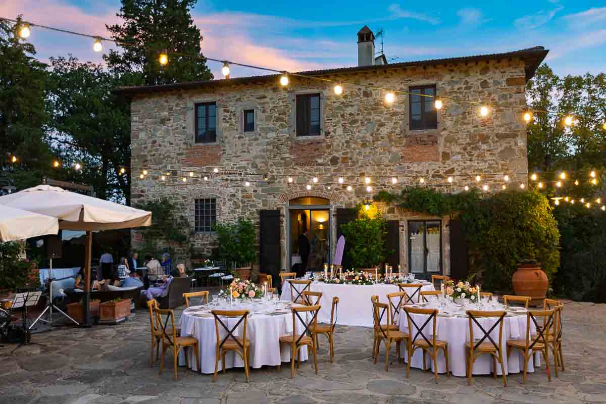 Countryside wedding venue photography at sundown during the blue hour. Tuscany wedding photography 