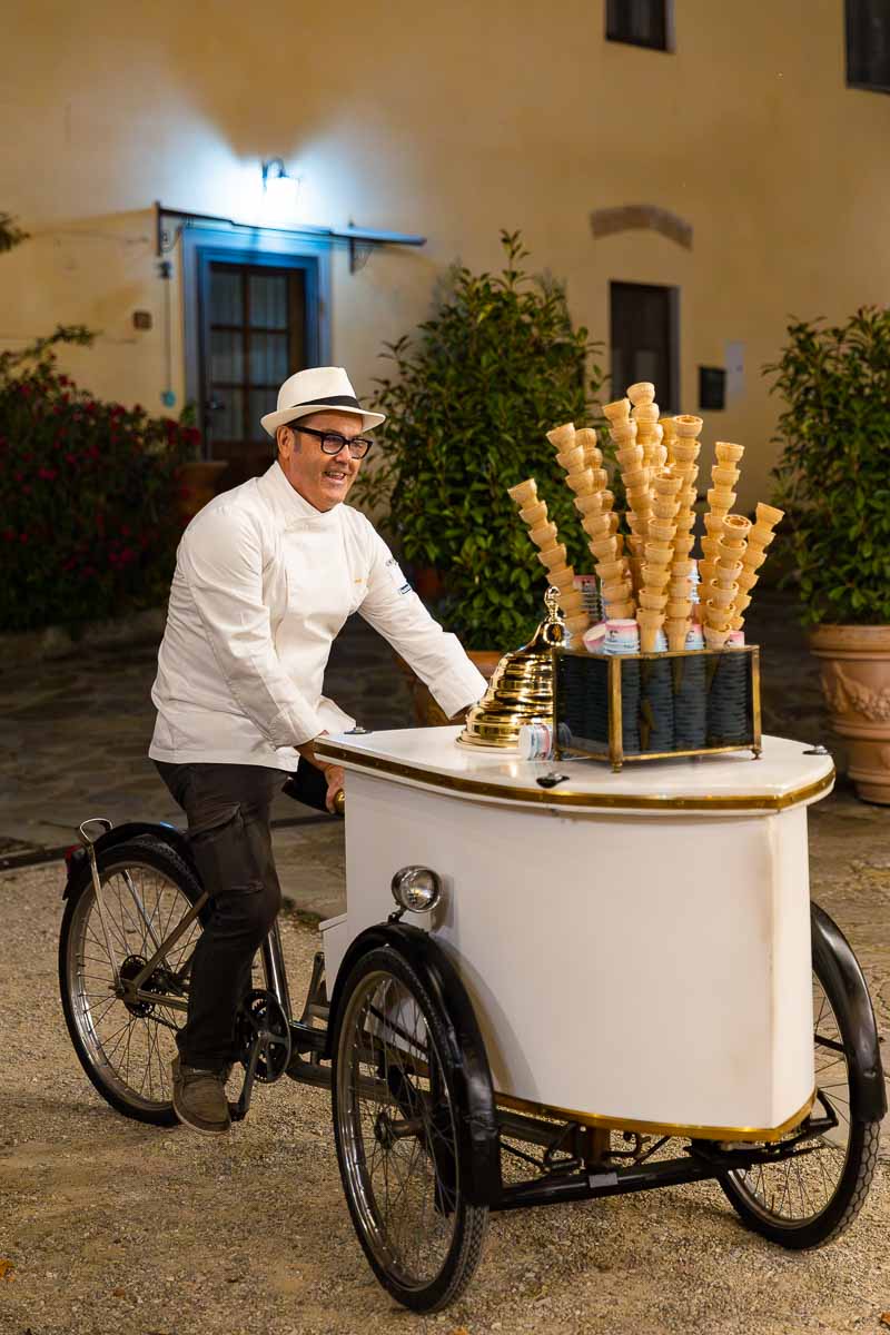 The ice cream man arrived on bicycle