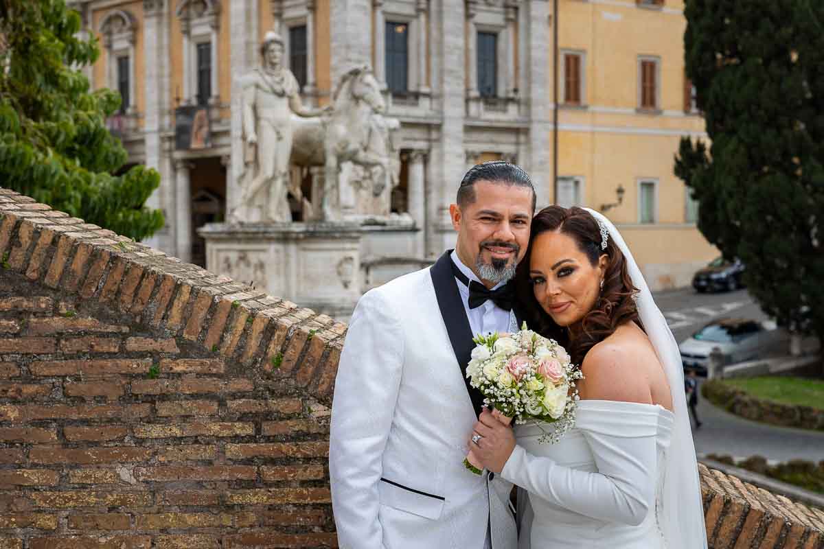 Couple wedding photography in Rome taken in from of ancient statues found at the Roman Forum