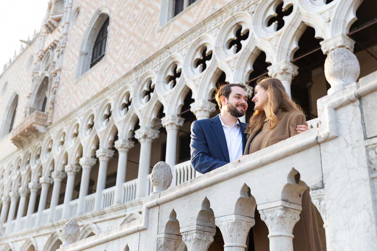 Couple photoshoot in Venice in front of the Doge's Palace facade