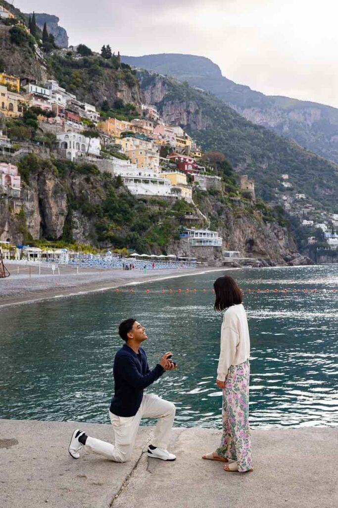 Proposal photos in Positano in the early morning facing the beach and the sea