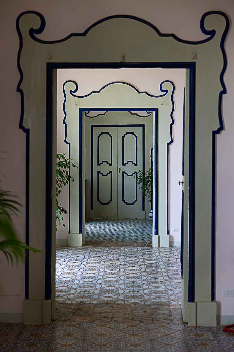 Indoor doorway photography geometrical effect