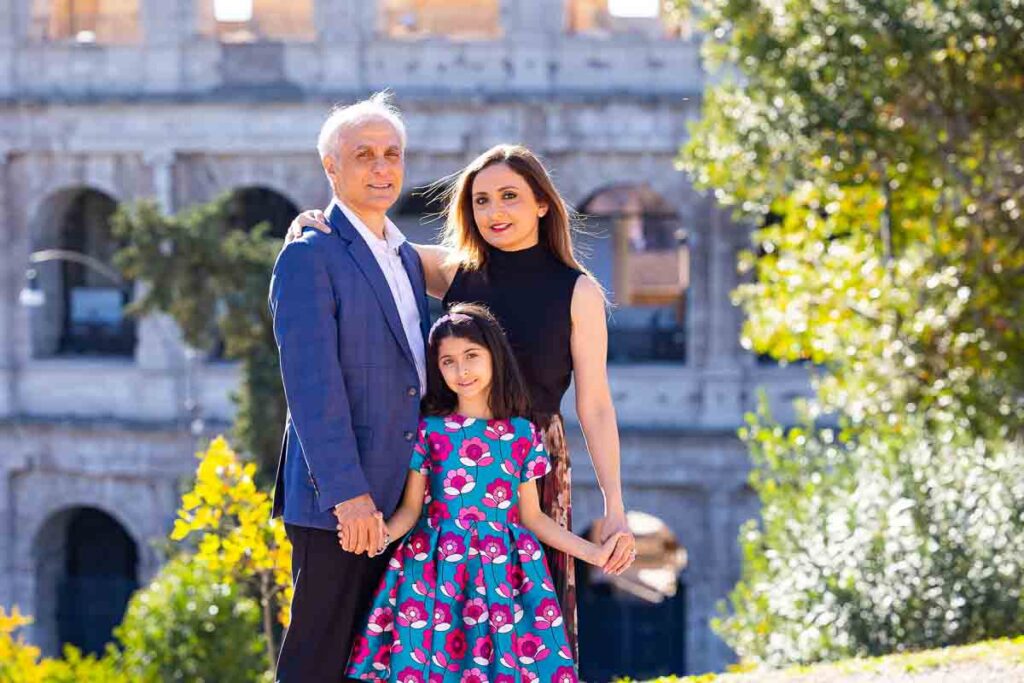 Close up portrait bust upwards group shot familiar pose side view colisem