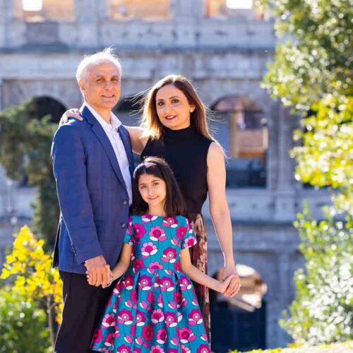 Close up portrait bust upwards group shot familiar pose side view colisem